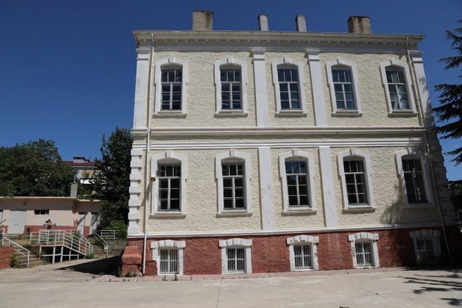 115 Yıllık Tarihi Okul Binasının Restorasyon Çalışmaları Başladı