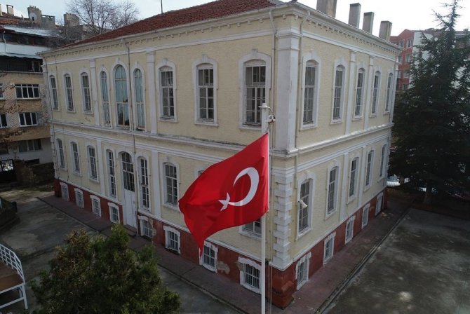 115 Yıllık Tarihi Okul Binasının Restorasyon Çalışmaları Başladı