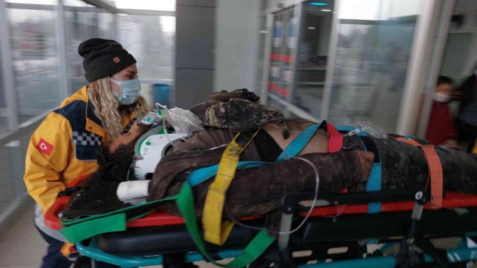 Samsun’da 8 Katlı İnşaatın Çatısından Düşen İşçi Ağır Yaralandı