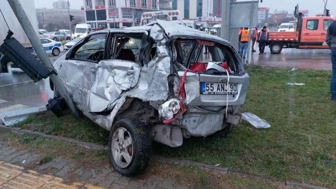 Samsun’da Tır Otomobile Çarptı: 1 Ölü, 4 Yaralı