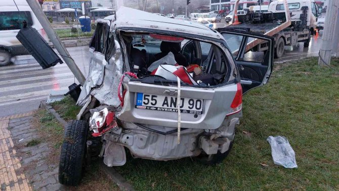 Samsun’da Tır Otomobile Çarptı: 1 Ölü, 4 Yaralı