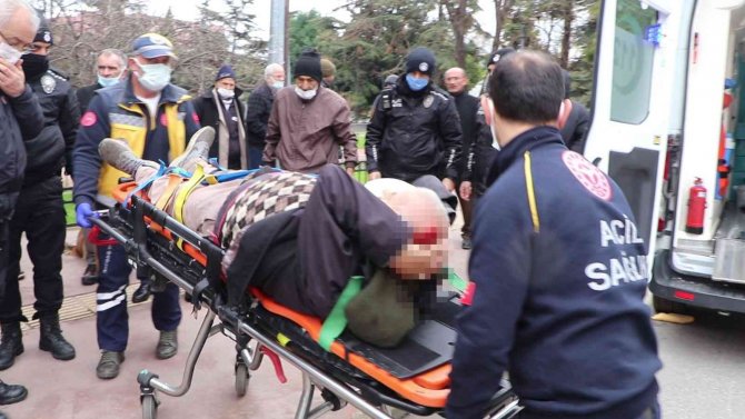 Motosikletli Kuryenin Yayaya Çarptığı Kaza Kamerada