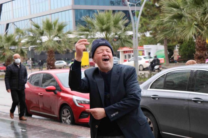 Davul-zurna Tutup Göbek Atarak Doların Düşmesini Kutladı, Çevredekiler Düğün Sandı