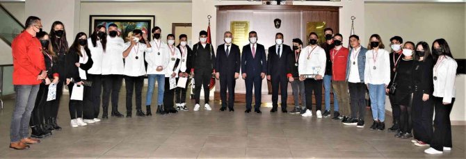 Denizlili Liseliler 2. Gastro Antalya’dan Madalyalarla Döndü