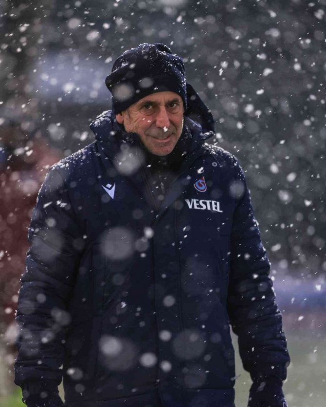 Trabzonspor Kar Altında Çalıştı