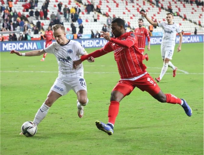 Antalyaspor Uzatmalarda Yıkılıyor