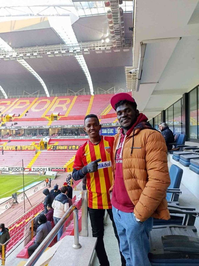 Sudanlı Öğrencilerden Kayserispor’a Destek
