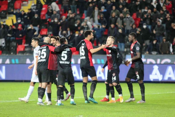 Spor Toto Süper Lig: Gaziantep Fk: 2 - A. Alanyaspor: 1 (Maç Sonucu)