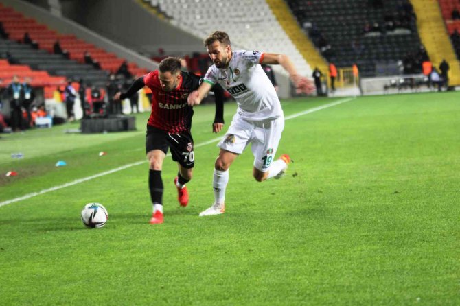 Spor Toto Süper Lig: Gaziantep Fk: 2 - A. Alanyaspor: 1 (Maç Sonucu)