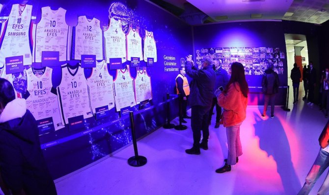 Anadolu Efes, Binlerce Taraftarını 45. Yıl Sergisi’nde Ağırladı