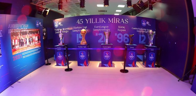 Anadolu Efes, Binlerce Taraftarını 45. Yıl Sergisi’nde Ağırladı