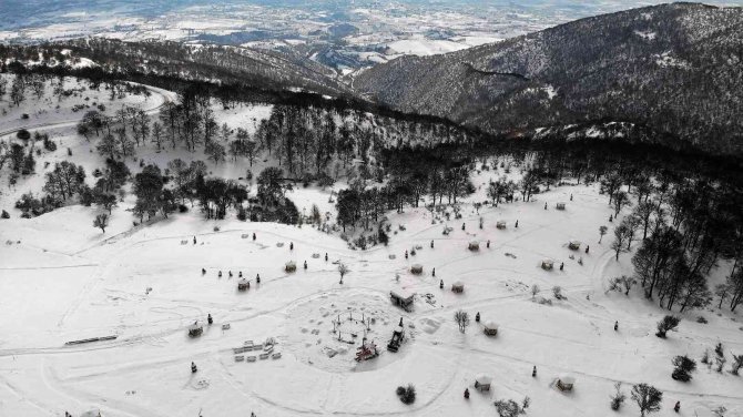 Topçam Yaylası Beyaz Örtü İle Kaplandı