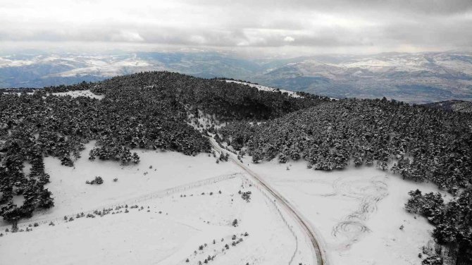 Topçam Yaylası Beyaz Örtü İle Kaplandı