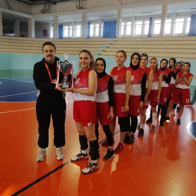 Üniversiteler Basketbol Kadınlar 2. Lig Maçlarında Hacı Bektaş Veli Üniversitesi Şampiyon Oldu