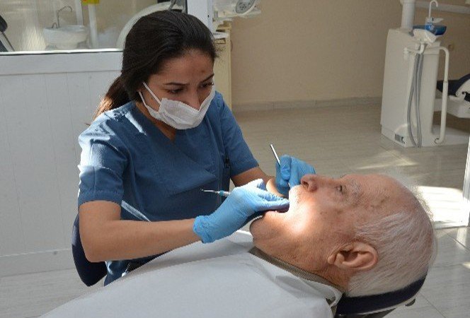 70 Yaş Ve Üstü Bireylerde Ortalama Diş Sayısı 3.7