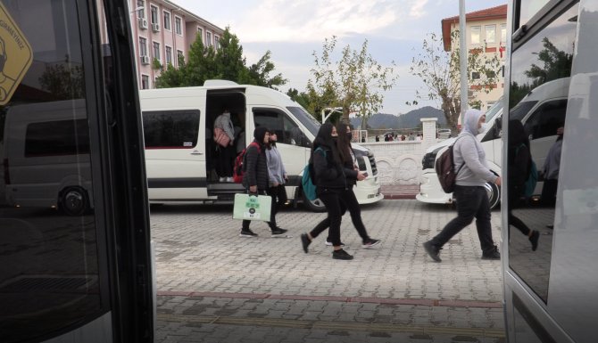 Kemer’de Lise Öğrencilerine Ücretsiz Servis İmkanı