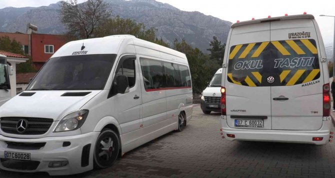 Kemer’de Lise Öğrencilerine Ücretsiz Servis İmkanı