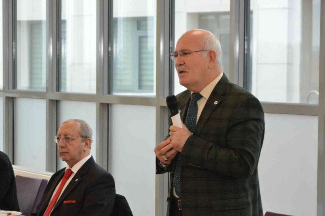 Rektör Savaş Öğrencilerle Buluştu