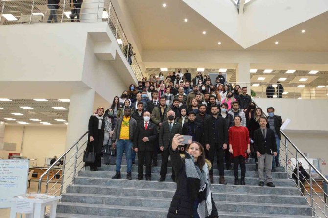 Rektör Savaş Öğrencilerle Buluştu