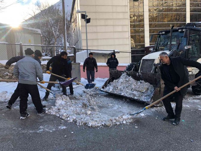 Çatak’ta Kar Temizliği Çalışmaları