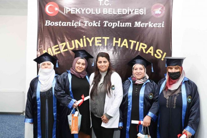 İ̇pekyolu’nda Kadınların Mezuniyet Coşkusu Devam Ediyor