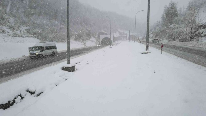 Zonguldak Valiliği Yollardaki Son Durumu Paylaştı