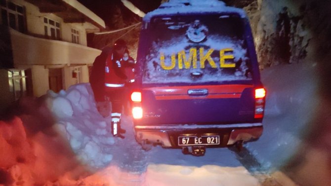 Kar Nedeniyle Köy Yolu Kapanan Hastanın İmdadına Umke Ekipleri Yetişti