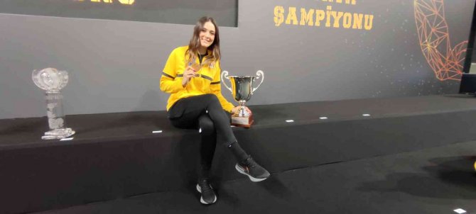 Zehra Güneş: “13 Savaşçı Kadınla Sahada Olmak Gurur Verici”