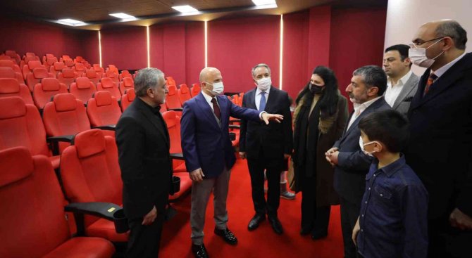 Ağrı’da Öğrencilere Hizmet Verecek Sinema Salonu Faaliyete Girdi