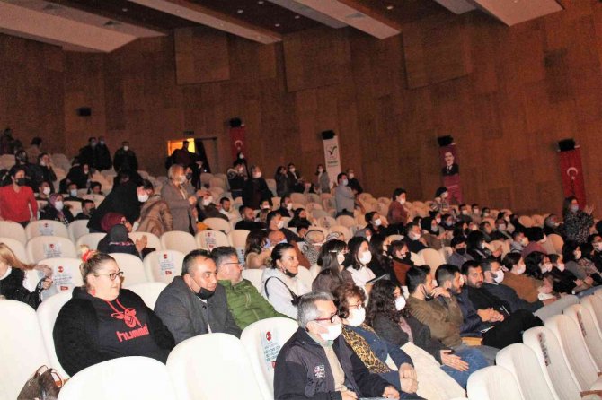 Engelli Vatandaşlar Tiyatro İle Buluştu
