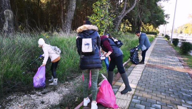 Ormanlık Alandaki Temizlikte Koltuk, Televizyon Çerçevesi Ve Poşet İçerisinde Hayvan Parçaları Çıktı