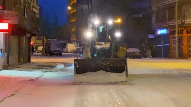 Ardahan’da Belediye Ekiplerinin Karla Mücadelesi