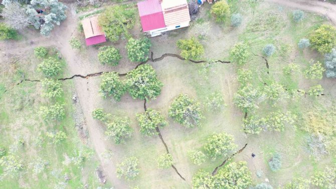 Aydın Büyükşehir Belediyesi, Germencik’teki Çatlaklar İle İlgili Raporu Yayımladı