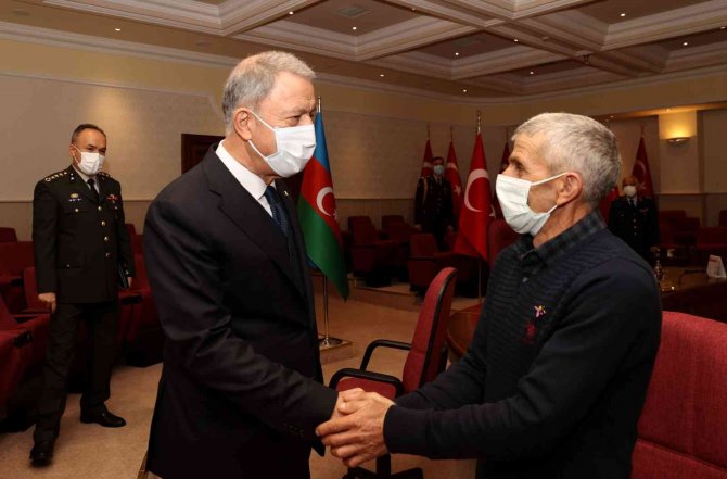 Bakan Akar, ’Topraklarını Kurtarma’ Sözünü Tutan Azerbaycanlı Şehit Subayın Ailesi İle Bir Araya Geldi