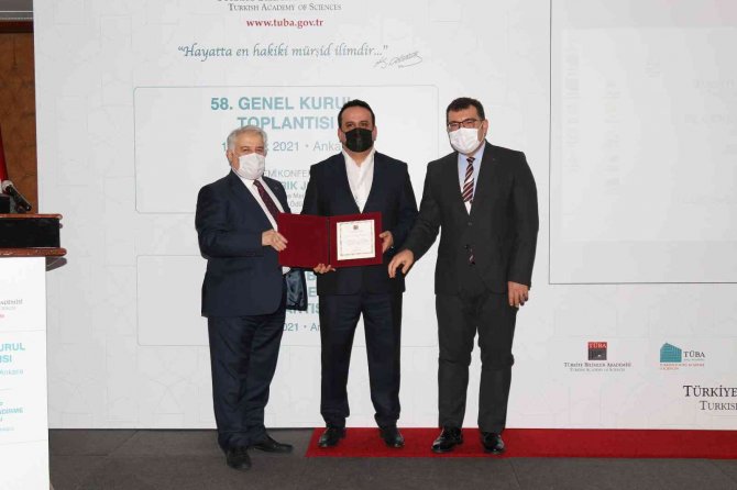 Tüba Asosiye Üyeliğine Seçilen Prof. Dr. Mehmet Zahmakıran Beratını Aldı