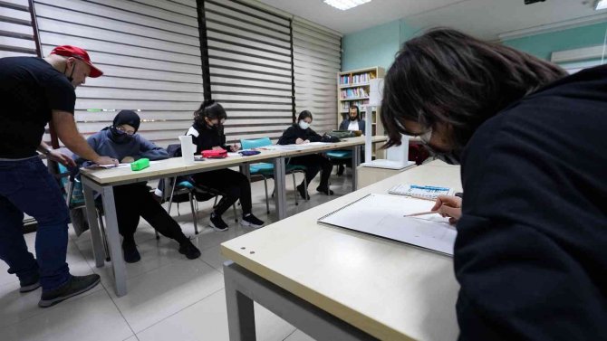 Başakşehir’de Güzel Sanatlar Akademisi Başladı