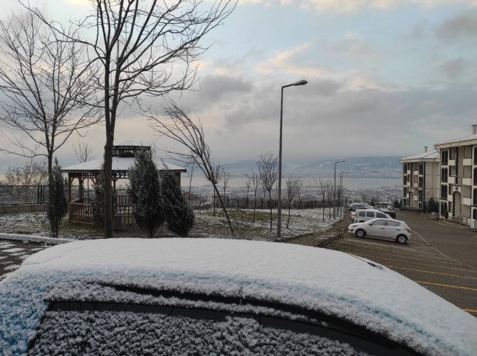Kocaeli’de Kar, Kent Merkezinin Yüksek Kesimlerinde De Yağdı