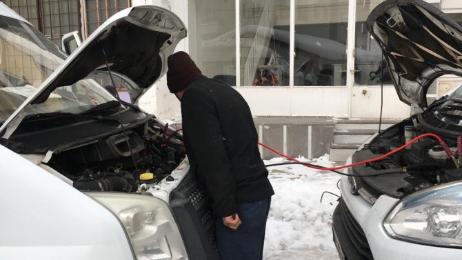 Karlıova’da Kar Yağışı Durdu, Hava Sıcaklığı Eksi 20’e Düştü