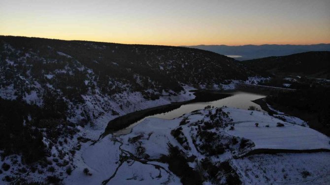 Burdur’da Yüksek Kesimlerde Etkili Olan Kar Yağışı Eşsiz Manzaralar Oluşturdu