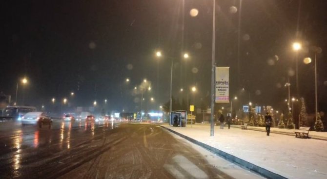 Bursa’da “Kar Çilesi”, Araçlar Yolda Kaldı