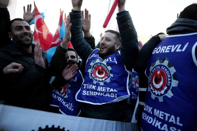 Bursa’da Metal İşçileri Meydanlara İndi