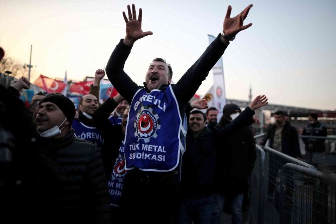 Bursa’da Metal İşçileri Meydanlara İndi