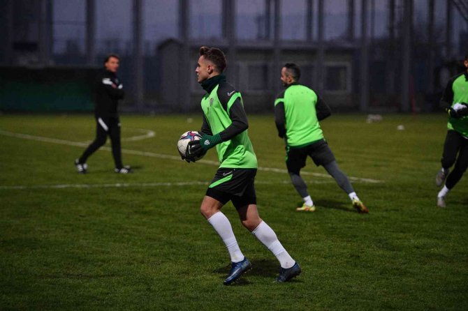 Bursaspor’da Tamer Tuna İlk Antrenmanına Çıktı