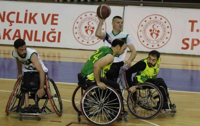 Büyükşehir Tekerlekli Sandalye Basketbolda Galibiyet Sevinci