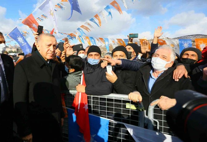 Cumhurbaşkanı Erdoğan, Kızılcahamam’da Coşkuyla Karşılandı