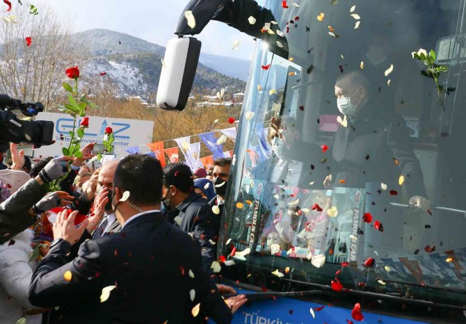 Cumhurbaşkanı Erdoğan, Kızılcahamam’da Coşkuyla Karşılandı