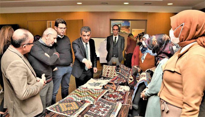 Deni̇b Kadınların El Emeği Ürünlerine Sahip Çıktı