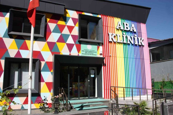 ‘Aba Tekniği’ Kullanan Klinik, Gelişim Gösteren Otizmli Öğrencilerini Mezun Ediyor