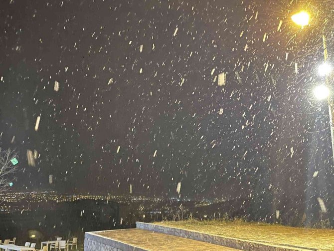 Düzce’de Lapa Lapa Kar Yağdı