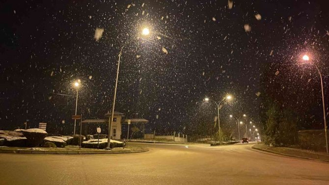 Düzce’de Lapa Lapa Kar Yağdı